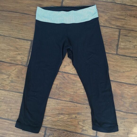 LULULEMON Black Mesh Back Crops - Picture 1 of 5